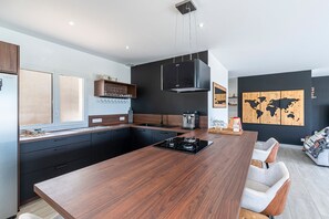 Kühlschrank, Mikrowelle, Ofen, Geschirrspüler