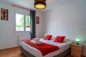3 bedrooms, iron/ironing board, free WiFi, bed sheets