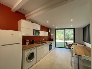 Refrigerador, microondas, horno y lavavajillas 