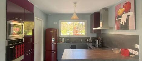 Réfrigérateur, micro-ondes, four, lave-vaisselle