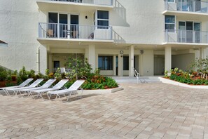 Terrace/patio - 🌊Beachfront Getaway, Great Amenities-Estero Beach & Tennis 1001-A🌊 (Fort Myers Beach)