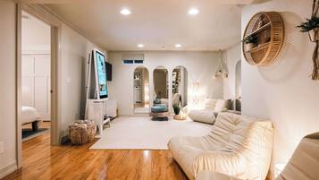 4 chambres, bureau, fer et planche Ă repasser, lit parapluie