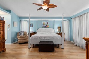 4 bedrooms, iron/ironing board, WiFi, bed sheets
