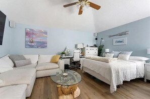 4 bedrooms, iron/ironing board, free WiFi, bed sheets - The Blue Lagoon  Dolphin Cove Near Atlantic Ocean Tiki Bars Kayaking Nearby  (Sebastian)