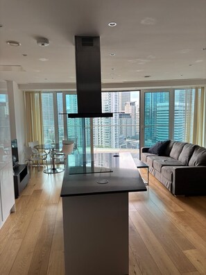 Interior - Luxury Stay with Scenic Views (London)