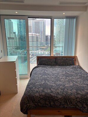 2 bedrooms, iron/ironing board, free WiFi, bed sheets - Luxury Stay with Scenic Views (London)