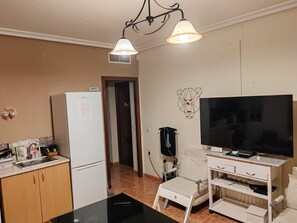 Living area - Come and stay in Marifé's house, two bedrooms available at 17 km from Seville. (Villanueva del Ariscal)