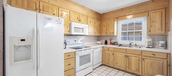 Coastin Time 8 BR 6BA, Private Heated Pool & Hot Tub