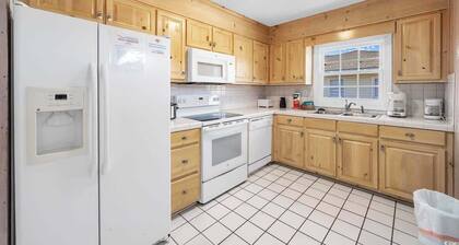 Coastin Time 8 BR 6BA, Private Heated Pool & Hot Tub