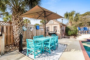 Outdoor dining - Coastin Time 8 BR 6BA, Private Heated Pool & Hot Tub (North Myrtle Beach)