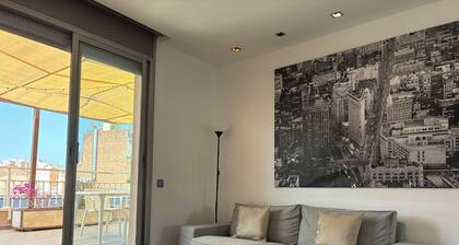 PENTHOUSE WITH LARGE TERRACE IN THE CENTER OF BARCELONA