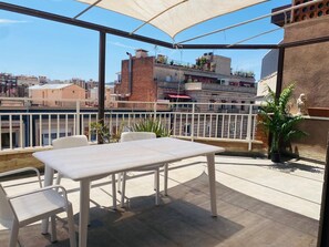 Outdoor dining - PENTHOUSE WITH LARGE TERRACE IN THE CENTER OF BARCELONA (Barcelona)