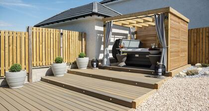 Stylish 3-Bed Retreat with Hot Tub & Garden | Near Perth City Centre