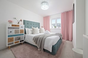 3 bedrooms, desk, iron/ironing board, free WiFi