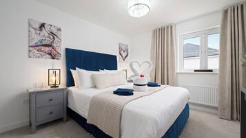 3 bedrooms, desk, iron/ironing board, WiFi (free)