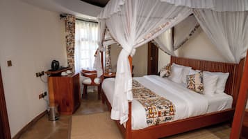 Caja de seguridad en la habitación y escritorio