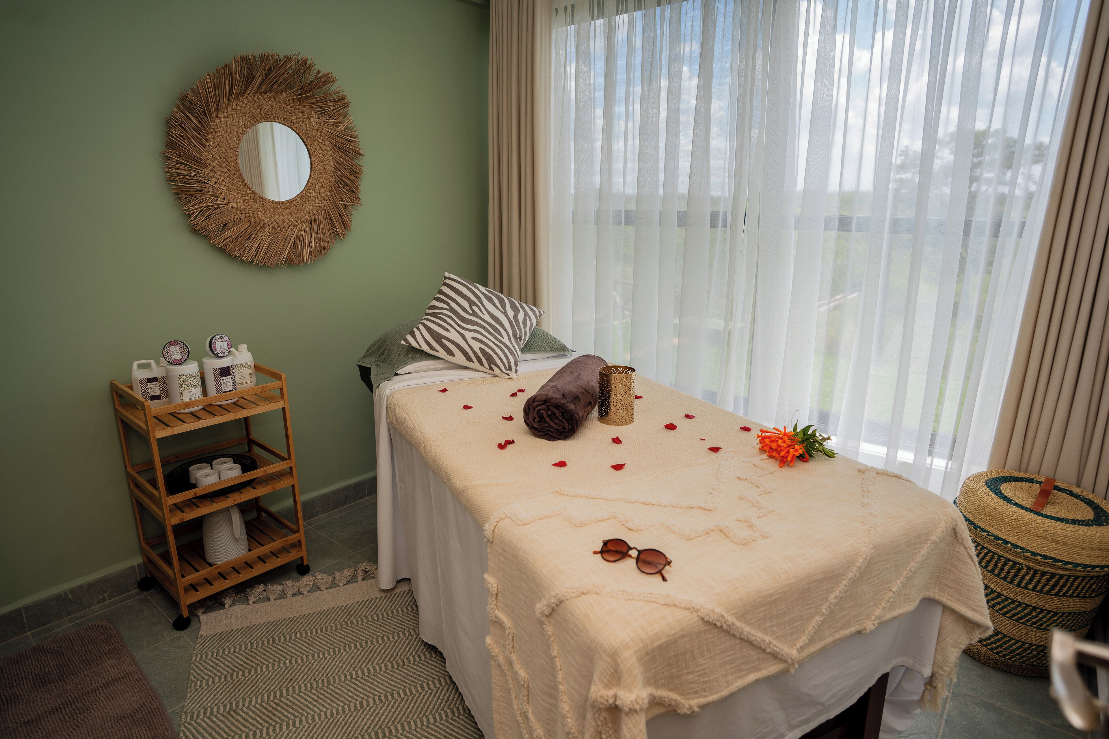 Couples treatment room(s), hot stone massages, deep-tissue massages