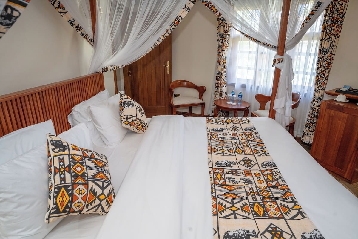 Chambre Familiale Double ou avec lits jumeaux, vue jardin | Coffres-forts dans les chambres, Wi-Fi gratuit