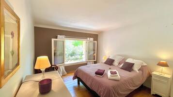 5 chambres, bureau, fer et planche Ă repasser, Wi-Fi gratuit