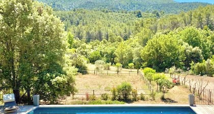 Charming Villa Pool & Panoramic Sainte-Victoire View Near Lake & Aix-en-Provence