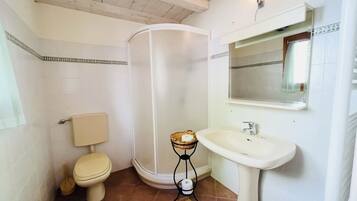 Dusche, Haartrockner, Bidet, Handtücher