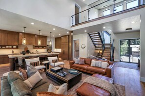 Smart-TV, Kamin, Videospiele, Tischfußball