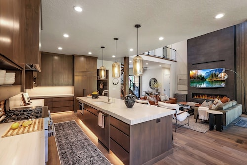 Modern Mountain Wellness Retreat in McCall, Idaho: 4 Bed · 4.5 Bath · Sleeps 10