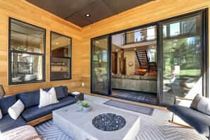 Terrace/patio - Modern Mountain Wellness Retreat in McCall, Idaho: 4 Bed · 4.5 Bath · Sleeps 10 (McCall)