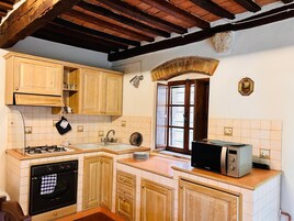 Apartamento | Cocina privada | Mesa de comedor