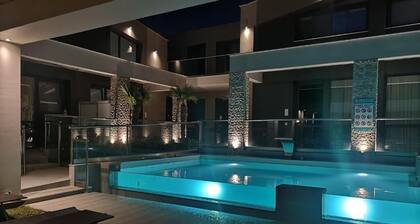 Amalia Deluxe Villas