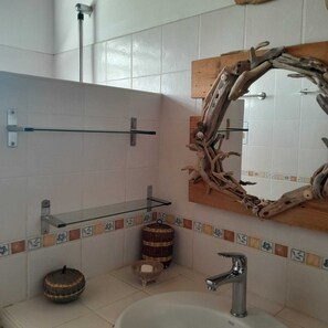 Shower, towels, soap, toilet paper - LA BELLE CREOLE (Basse-Terre)