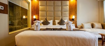 Hotel Pearl Crown