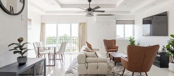 Luxe City Oasis 2BR with Pool & Gym