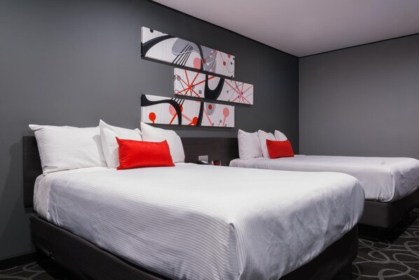 Room - The Astro Pasadena Hotel (Pasadena)