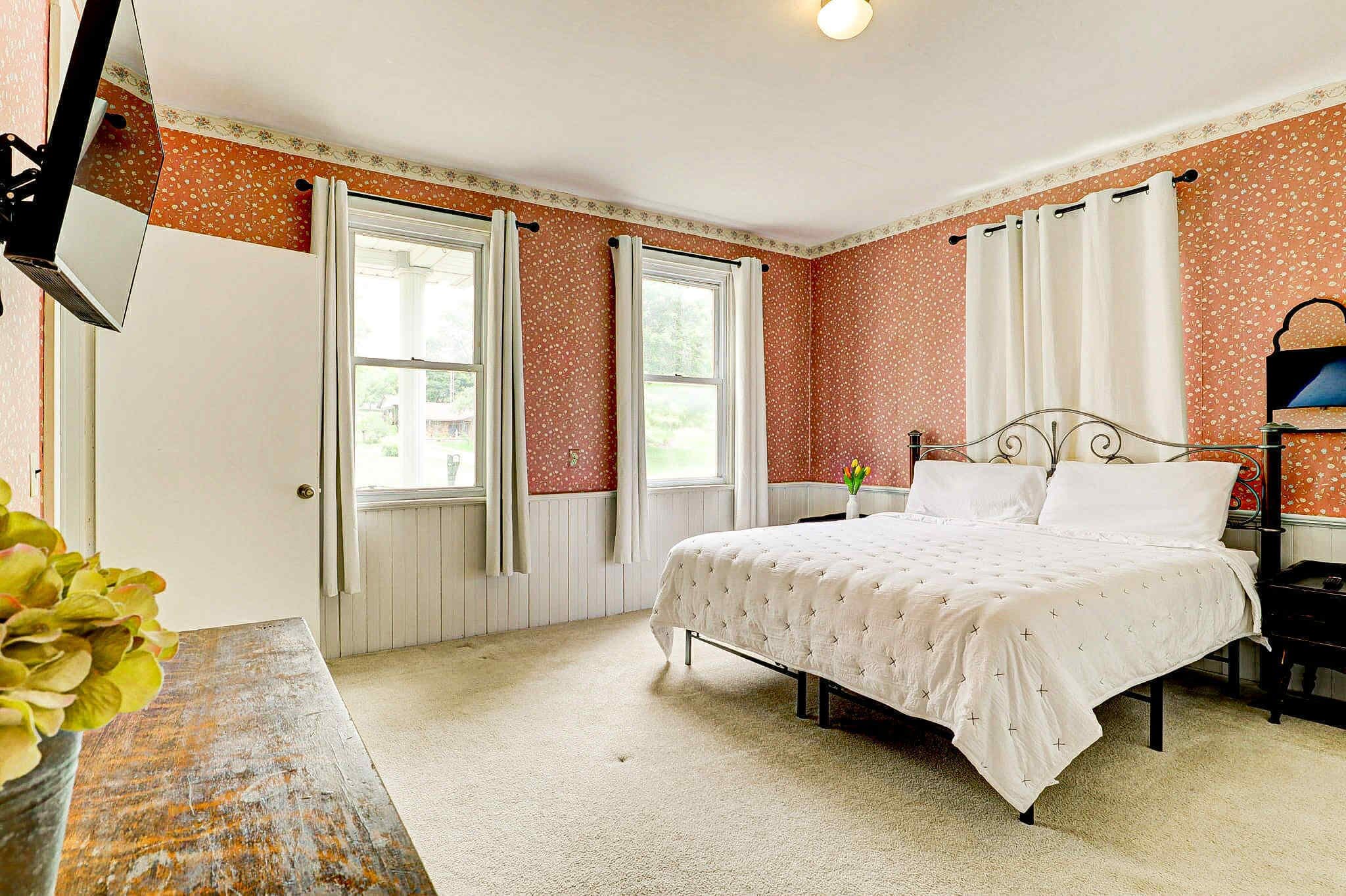 3 Schlafzimmer, Schreibtisch, Bügeleisen/Bügelbrett, Reisekinderbett