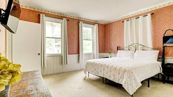 3 dormitorios, escritorio, tabla de planchar con plancha y cuna de viaje