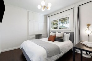 3 habitaciones, tabla de planchar con plancha, cuna de viaje y wifi 