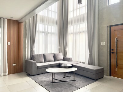 Cozy Pool House Villa in Cavite near NAIA Manila Airport and MOA