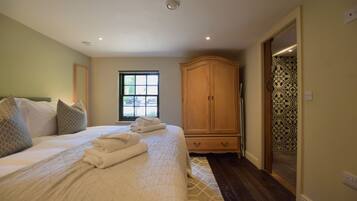 1 bedroom, iron/ironing board, internet, bed sheets