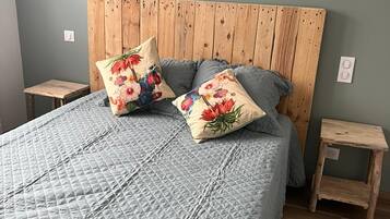 3 bedrooms, travel crib, free WiFi, bed sheets