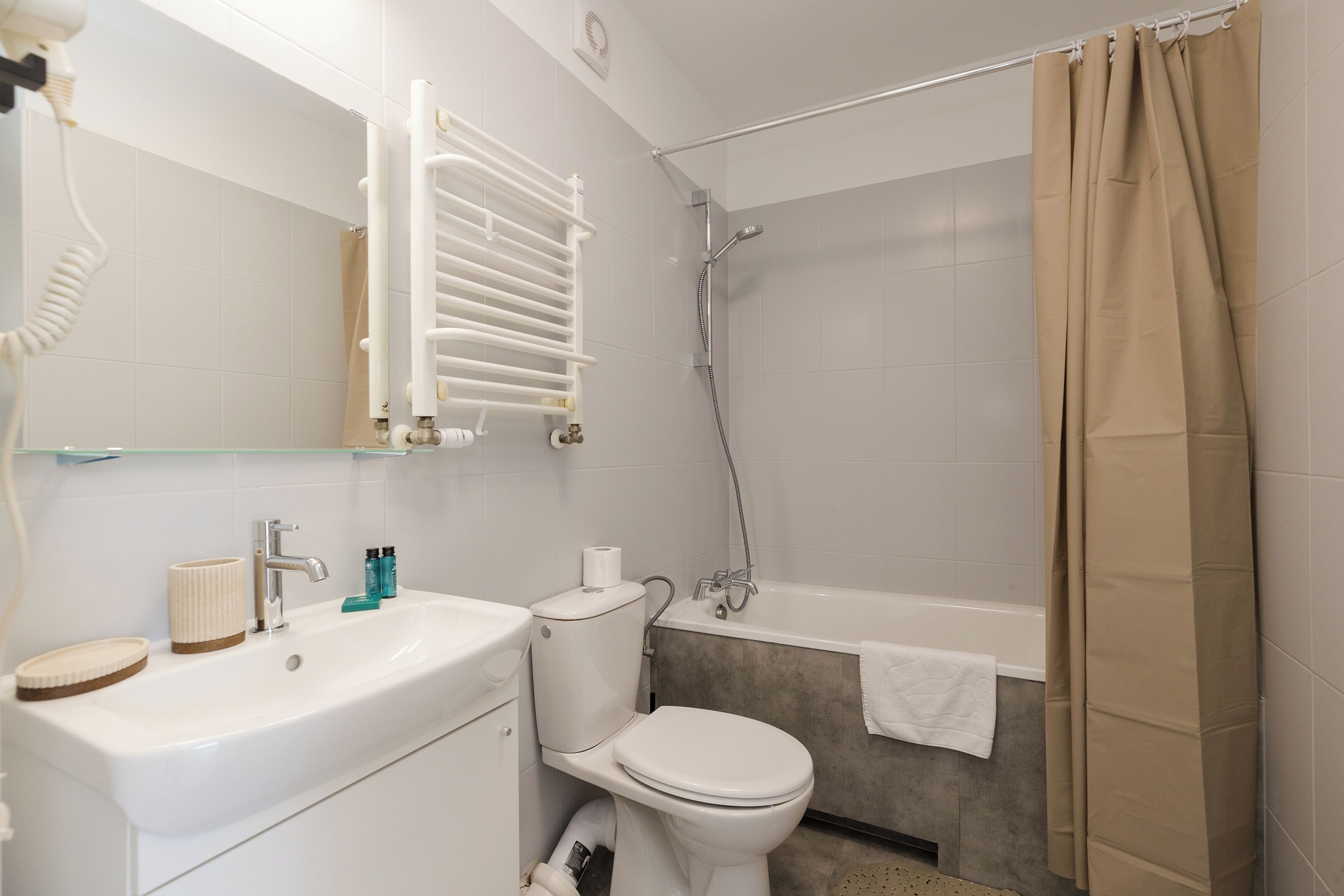 A bathroom with a sink, toilet, and bathtub.