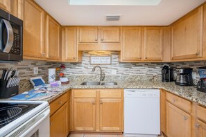 Fridge, microwave, oven, dishwasher - Phoenix II 2014 Welcome to Paradise (Orange Beach)