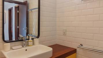 Free toiletries, towels, soap, shampoo