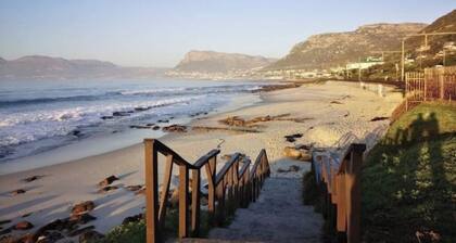 Kalk Bay Secure Seaside Apartment