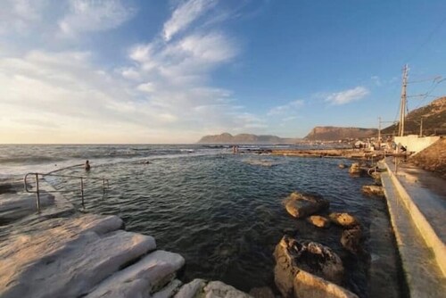 Kalk Bay Secure Seaside Apartment