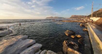 Kalk Bay Secure Seaside Apartment