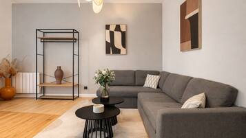 Superior Apartment, Courtyard View | Living area