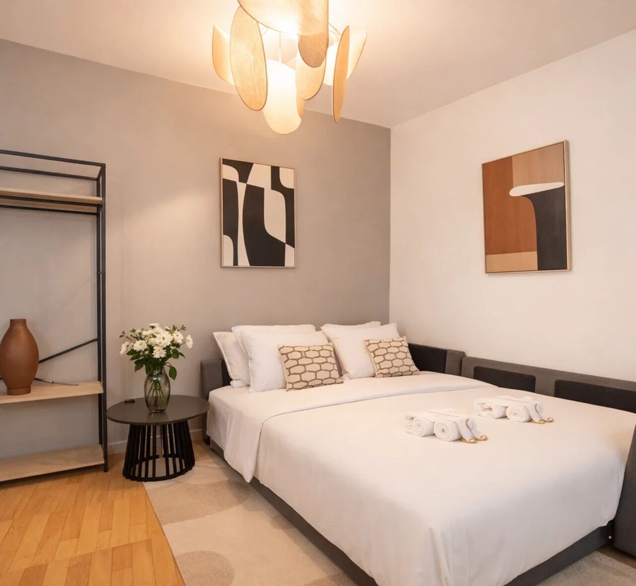 高级公寓, 庭院景观 | 起居区 | 80-厘米等离子电视（配备数码频道）