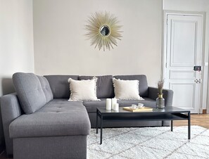 Appartement Supérieur, vue cour intérieure | Coin séjour