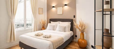 Superior-huoneisto, näköala pihalle | Silitysrauta/-lauta, vauvan matkasänky, ilmainen Wi-Fi, vuodevaatteet